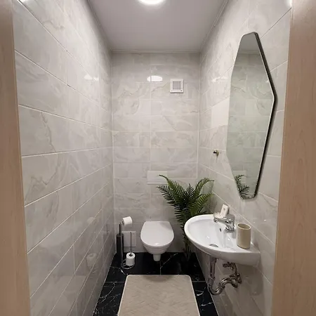 Bright 2br 2bath W Parking Near Coresi Mall * Braşov