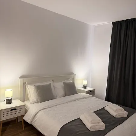Bright 2br 2bath W Parking Near Coresi Mall 公寓 布拉索夫