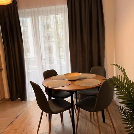 Bright 2br 2bath W Parking Near Coresi Mall Appartamento *
