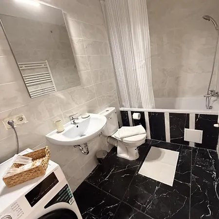 Bright 2br 2bath W Parking Near Coresi Mall