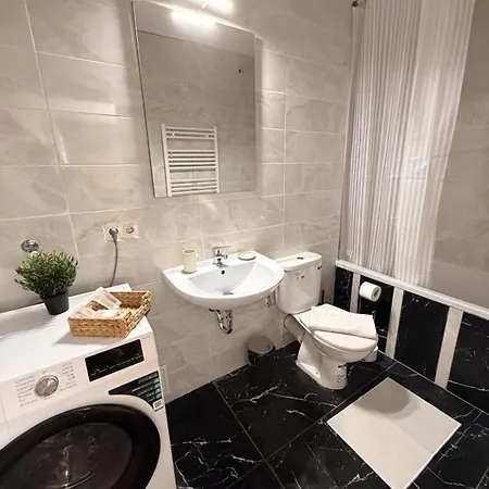 Bright 2br 2bath W Parking Near Coresi Mall Braşov