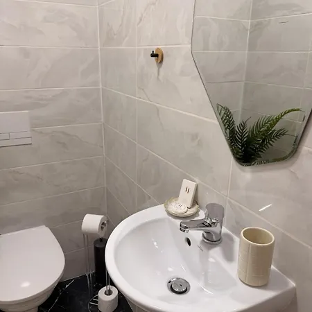 Bright 2br 2bath W Parking Near Coresi Mall