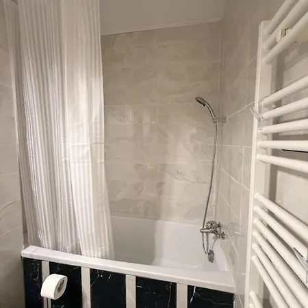 Bright 2br 2bath W Parking Near Coresi Mall 公寓 布拉索夫