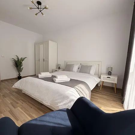 Bright 2br 2bath W Parking Near Coresi Mall * Braşov