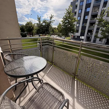 Bright 2br 2bath W Parking Near Coresi Mall Appartamento