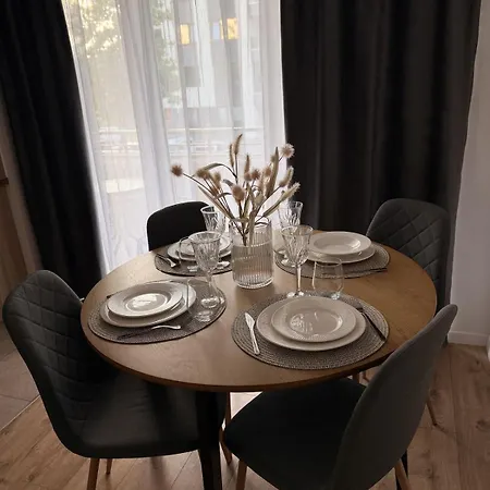 Bright 2br 2bath W Parking Near Coresi Mall *